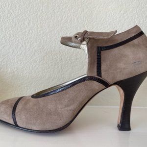 Vintage Joan and David Couture Beige & Brown Suede Pumps in Good Condition 7M